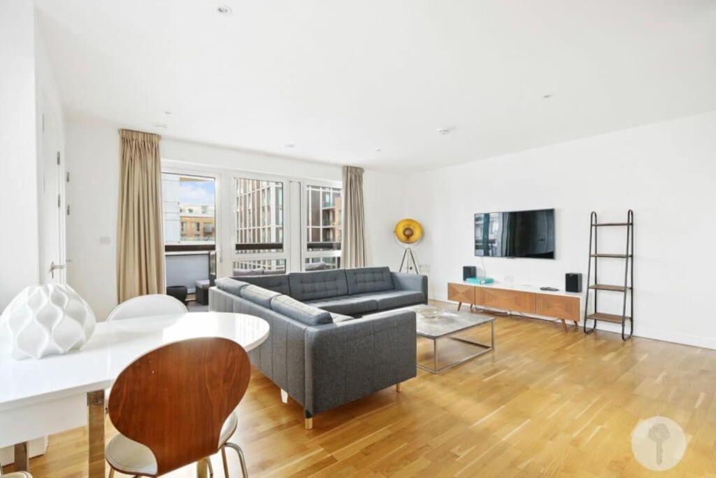 Modern 3 Bedroom - Olympic Park - E20 Stratford * Londra